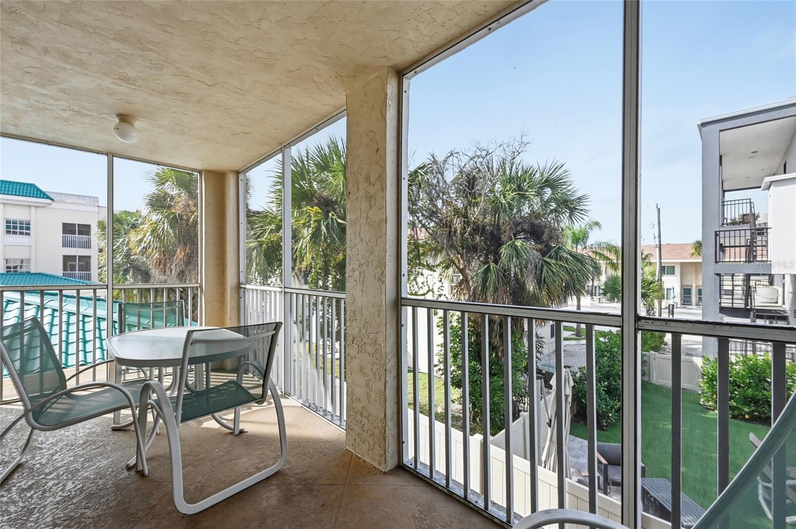 PALM BAY CLUB III - Residential