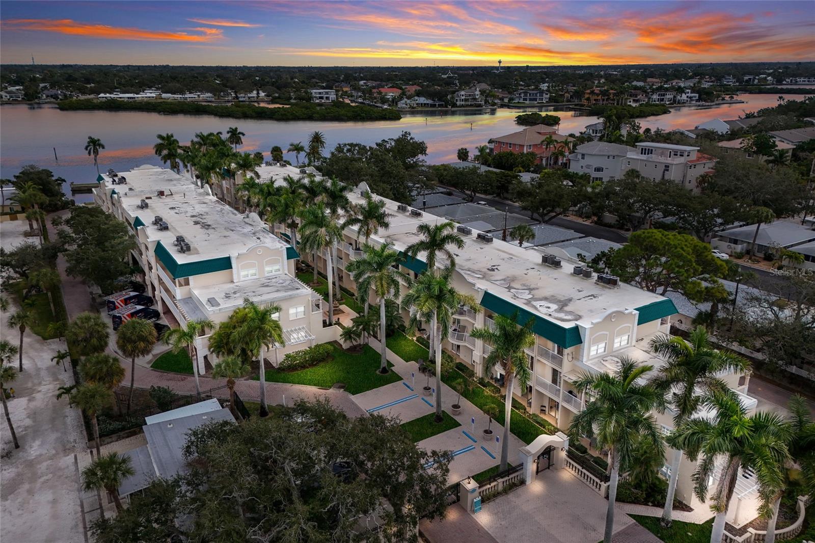PALM BAY CLUB III - Residential