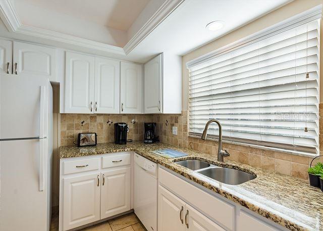 PALM BAY CLUB III - Residential