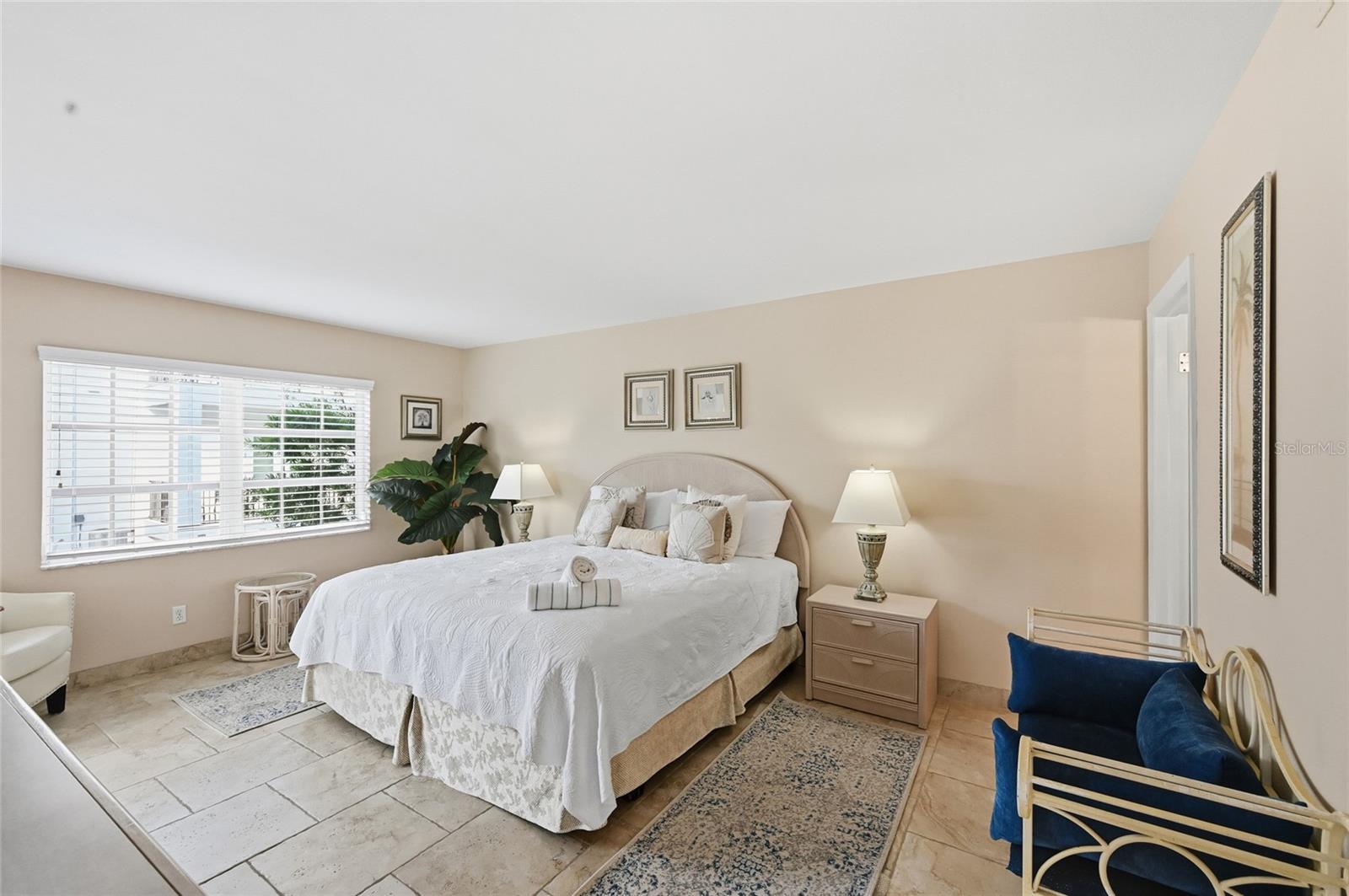 PALM BAY CLUB III - Residential