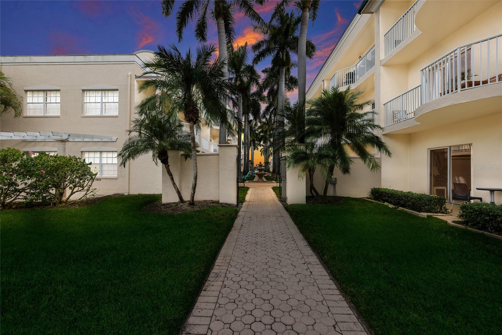 PALM BAY CLUB III - Residential