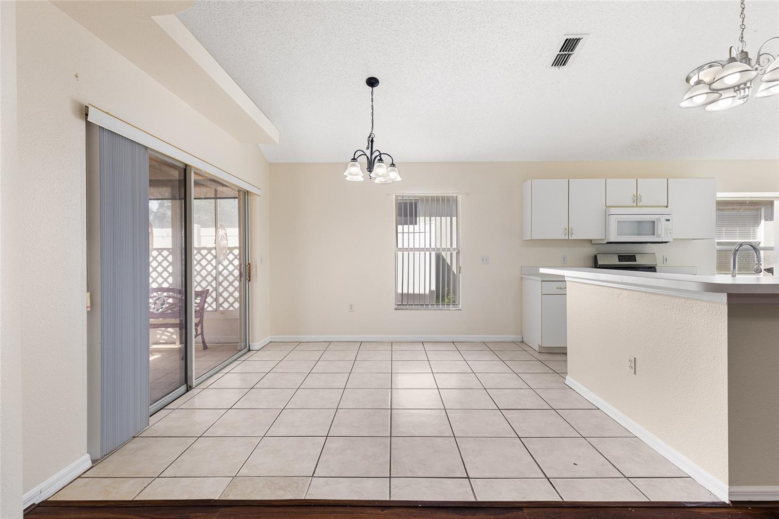 ROYAL RIDGE PH 03 - Residential
