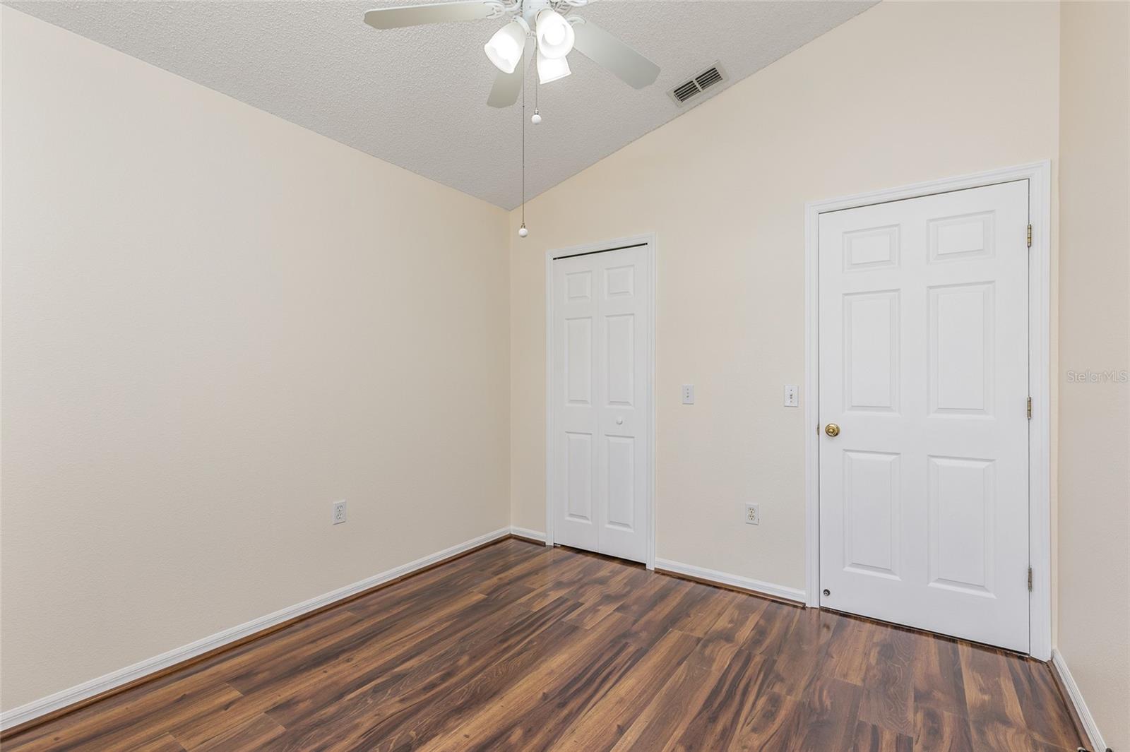 ROYAL RIDGE PH 03 - Residential
