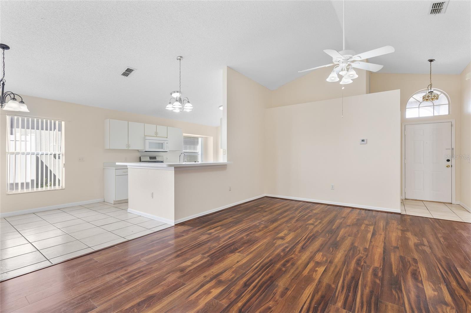 ROYAL RIDGE PH 03 - Residential