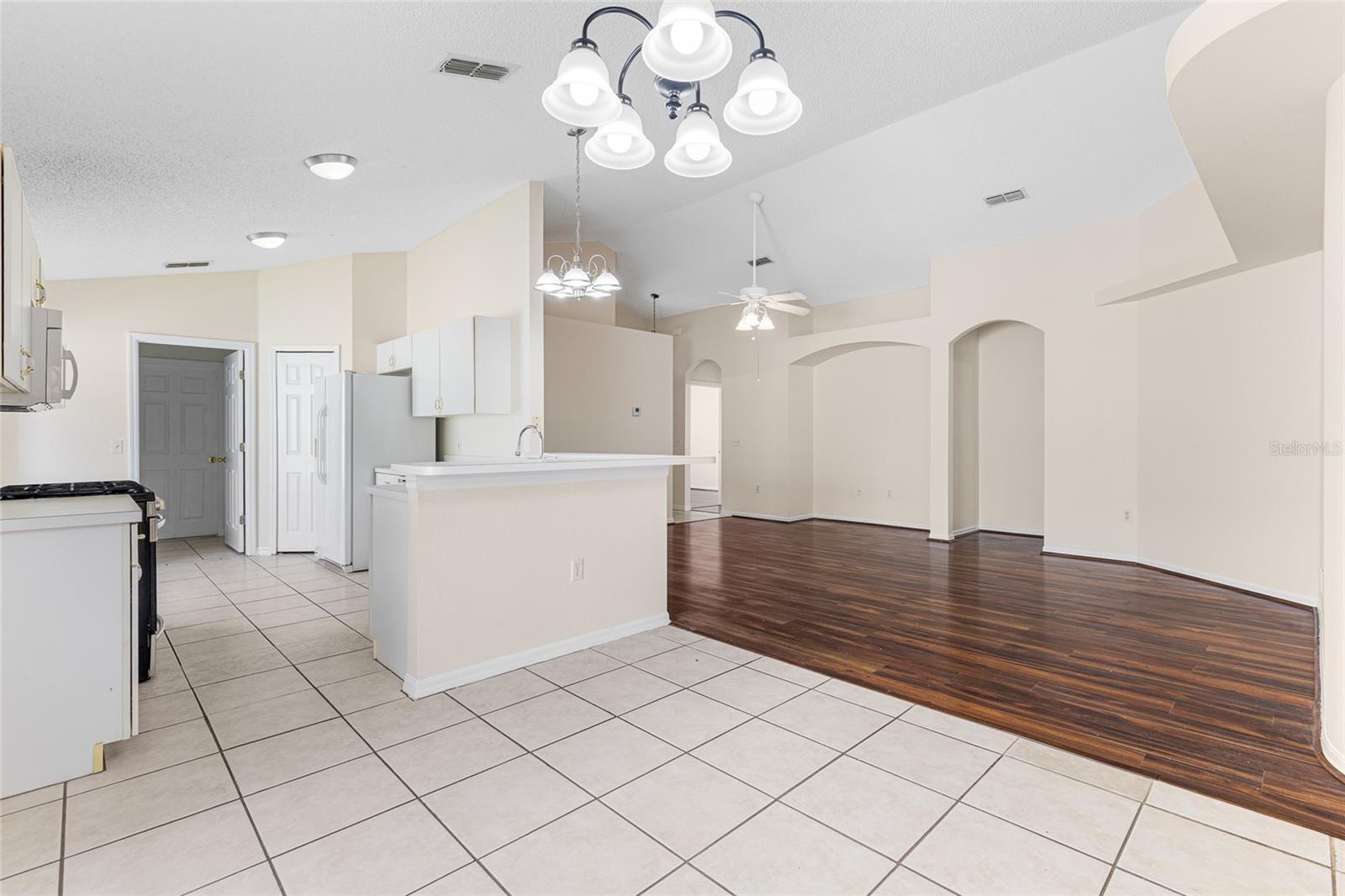ROYAL RIDGE PH 03 - Residential