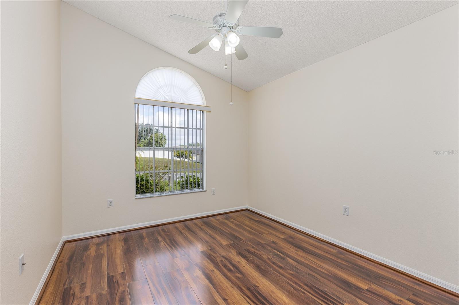 ROYAL RIDGE PH 03 - Residential