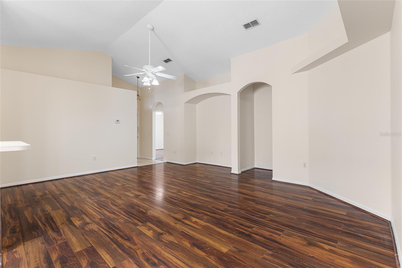 ROYAL RIDGE PH 03 - Residential