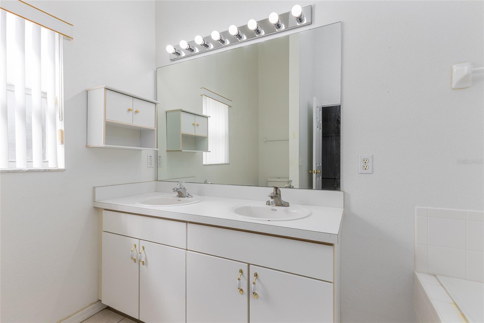 ROYAL RIDGE PH 03 - Residential