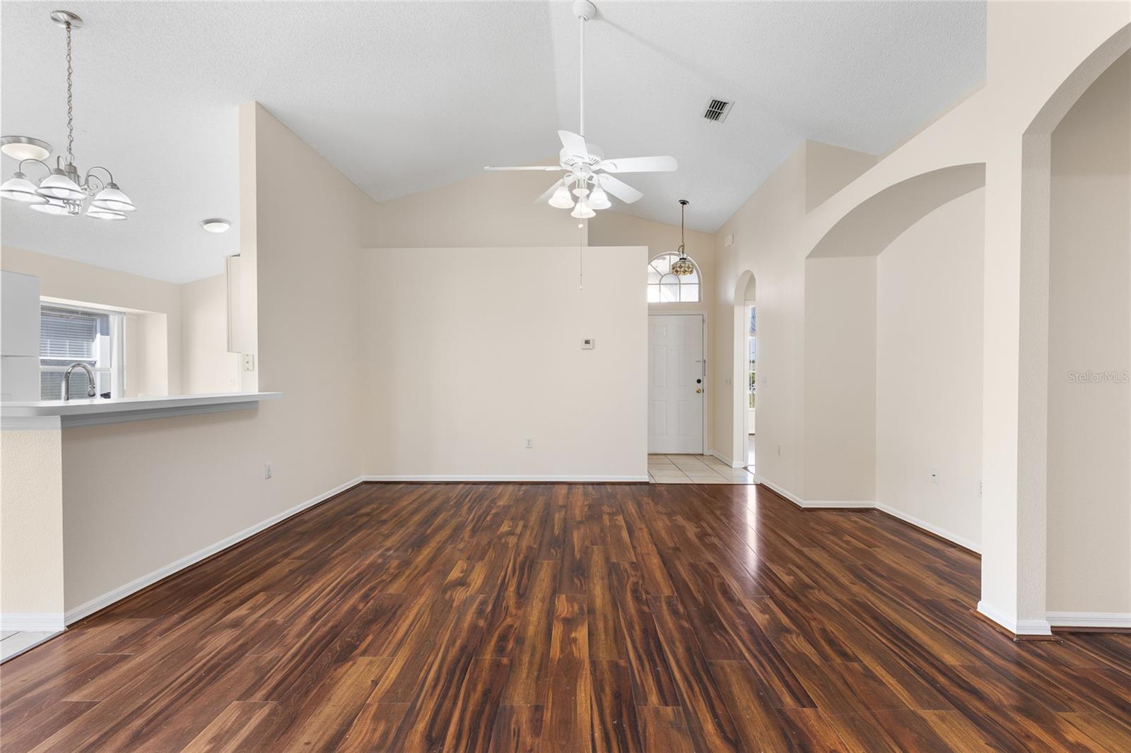 ROYAL RIDGE PH 03 - Residential