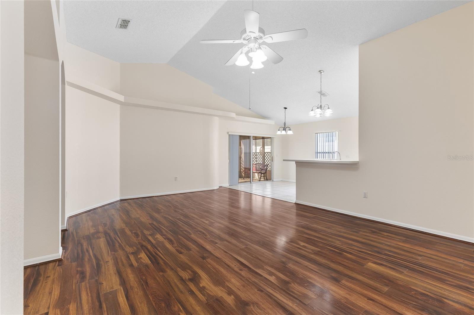 ROYAL RIDGE PH 03 - Residential