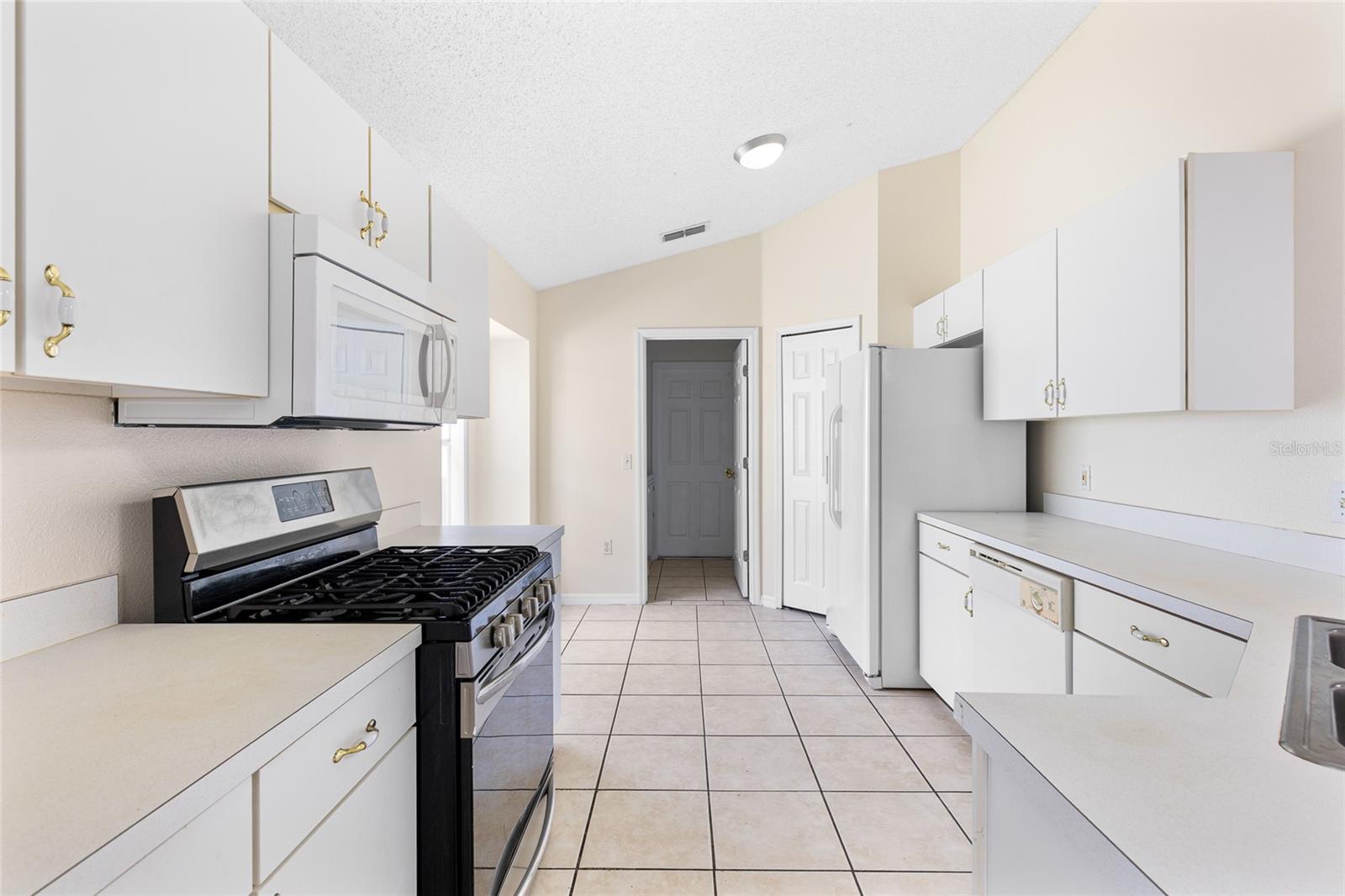 ROYAL RIDGE PH 03 - Residential