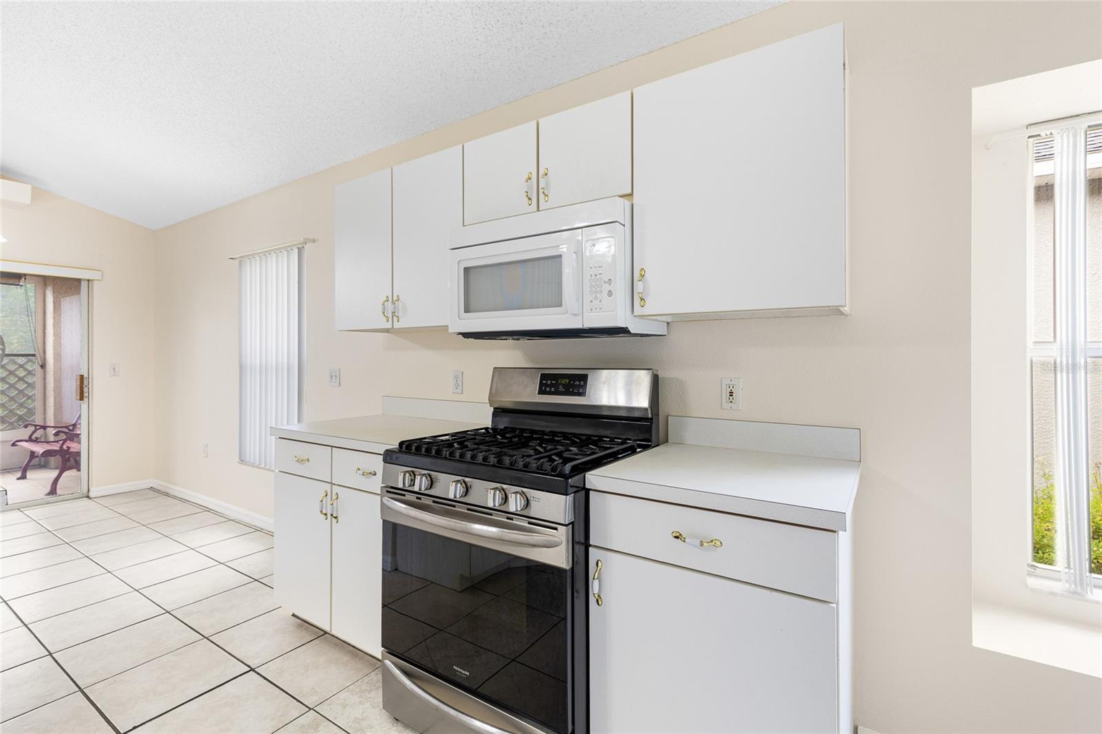 ROYAL RIDGE PH 03 - Residential