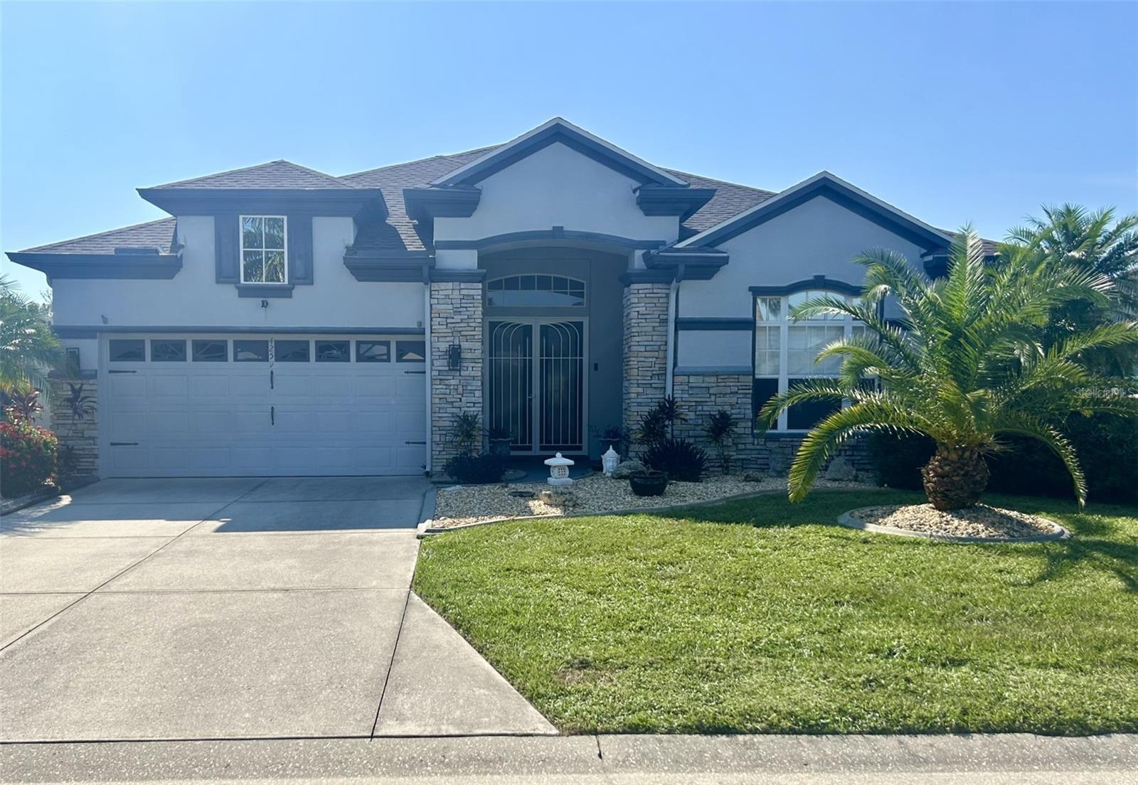 Welcome to Paradise! This beautiful home in Woodmere lakes has room for everyone. Three bedroom home with a bonus den. Comfortable, open floor plan with vaulted ceilings, tile and wood floors throughout. Kitchen features gas appliances solid stone counters, and desk space. Enjoy the view of the pond behind the home or lounge by the pool in your backyard. Shopping, restaurants and theatre close by. Convenient location just off Jacaranda bld. & Interstate 75 will take you to all Gulf Coast destinations.
No smoking and no pets
