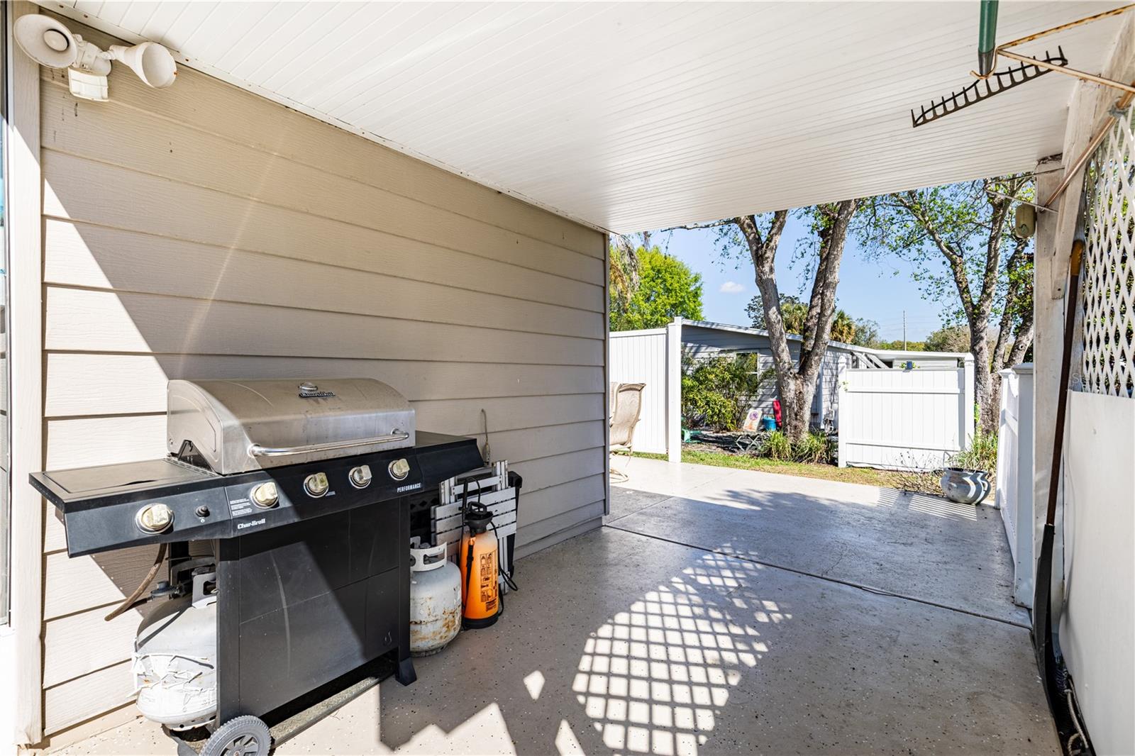 LADY LAKE ORANGE BLOSSOM GARDENS UNIT 08 - Residential