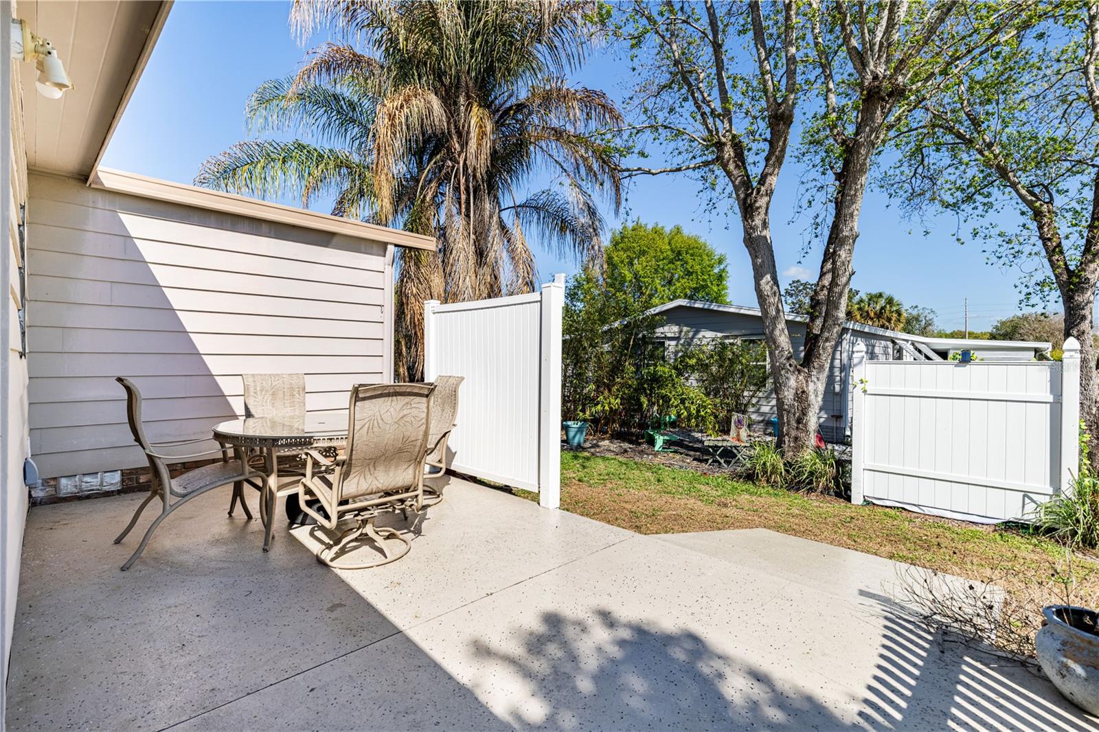 LADY LAKE ORANGE BLOSSOM GARDENS UNIT 08 - Residential