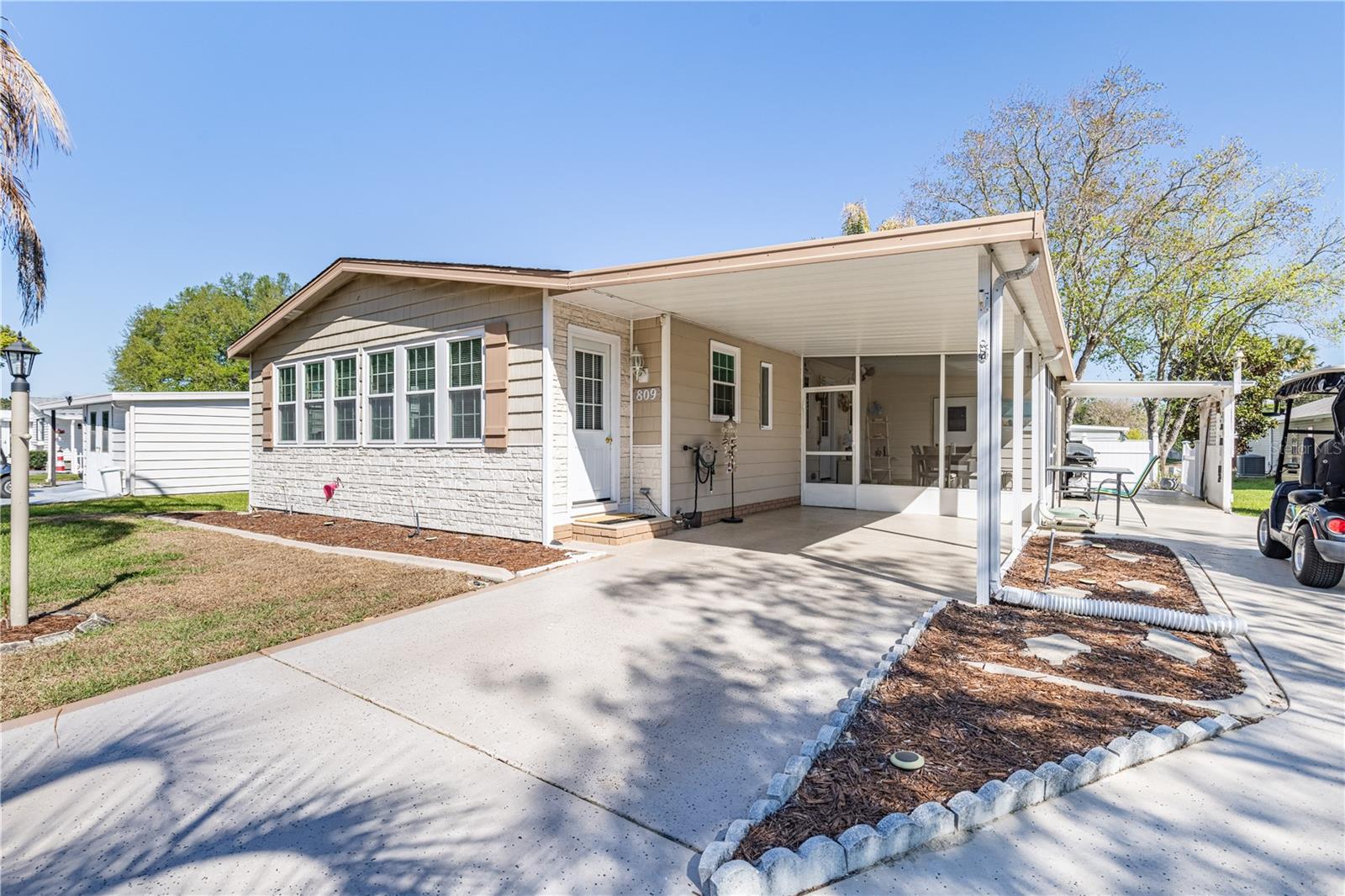 LADY LAKE ORANGE BLOSSOM GARDENS UNIT 08 - Residential