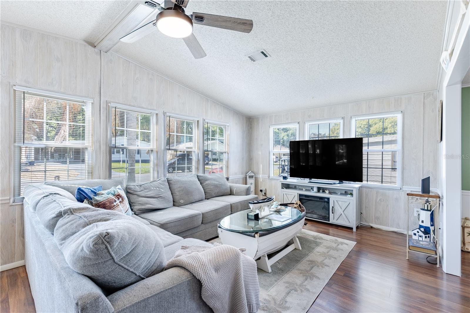 LADY LAKE ORANGE BLOSSOM GARDENS UNIT 08 - Residential