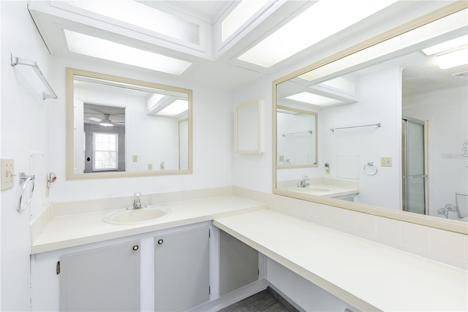 LADY LAKE ORANGE BLOSSOM GARDENS UNIT 08 - Residential