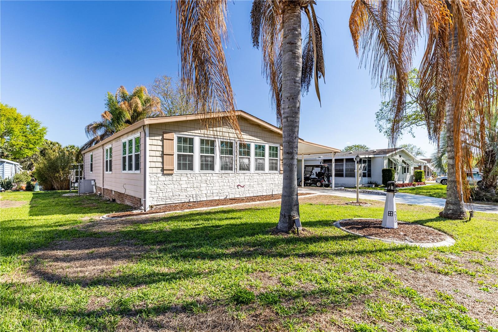 LADY LAKE ORANGE BLOSSOM GARDENS UNIT 08 - Residential