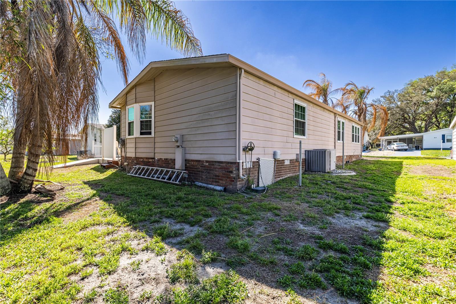 LADY LAKE ORANGE BLOSSOM GARDENS UNIT 08 - Residential