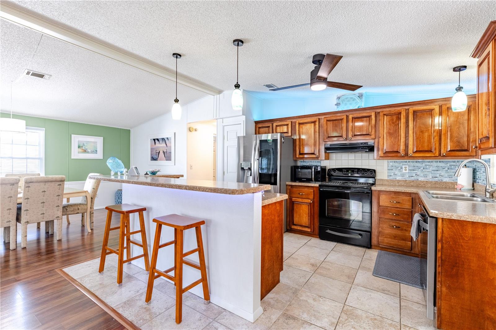 LADY LAKE ORANGE BLOSSOM GARDENS UNIT 08 - Residential