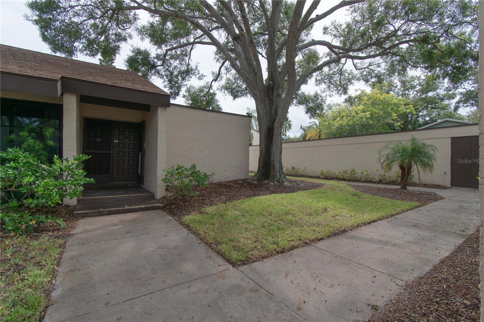 Photo 5 of 34 of 2207 BELLEAIR ROAD B22 condo