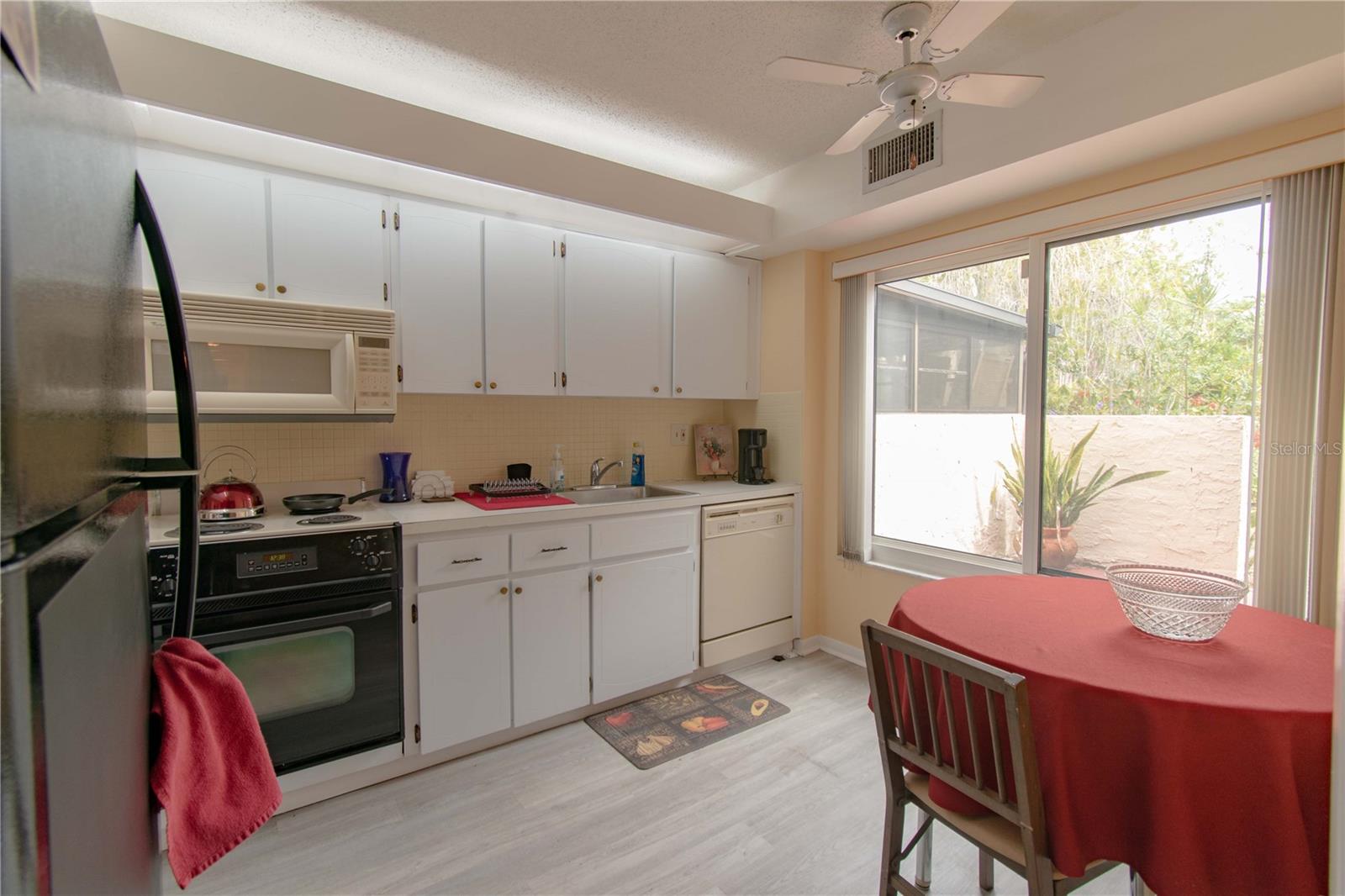 Photo 13 of 34 of 2207 BELLEAIR ROAD B22 condo