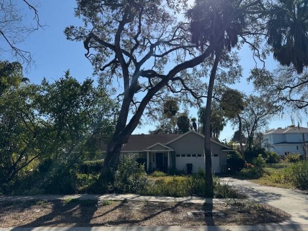 Photo of 4704 W Estrella Street, Tampa, FL 33629 (MLS # TB8468295)