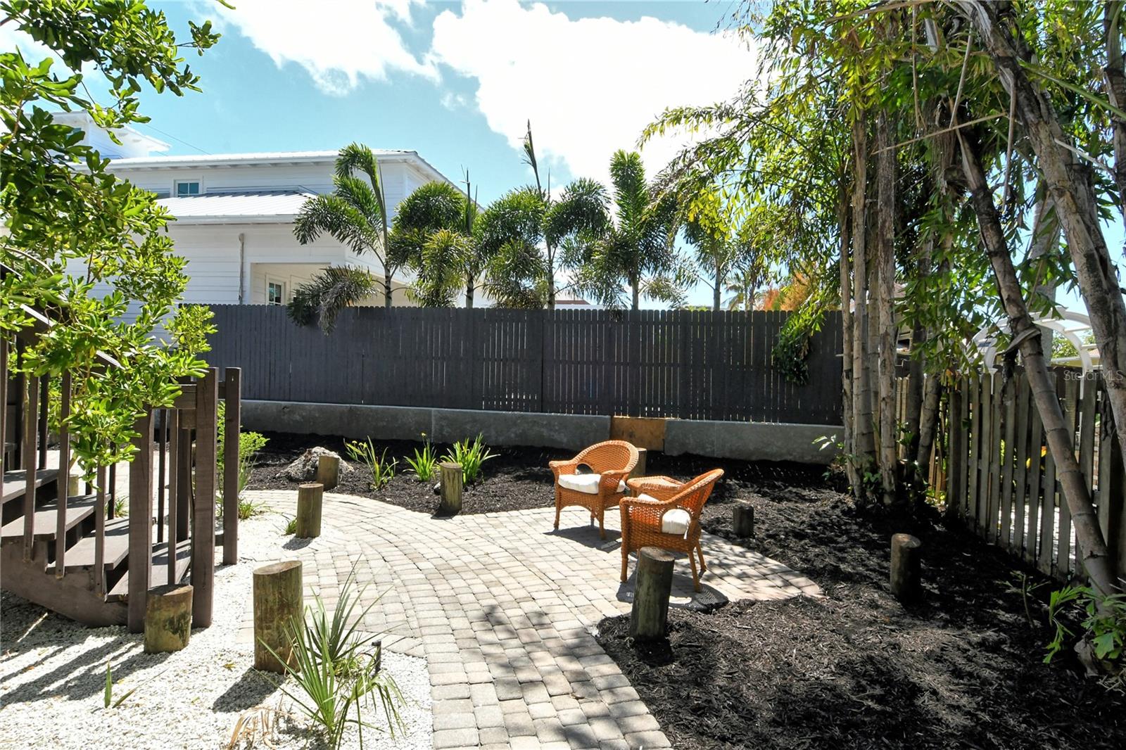 433 N OSPREY AVENUE