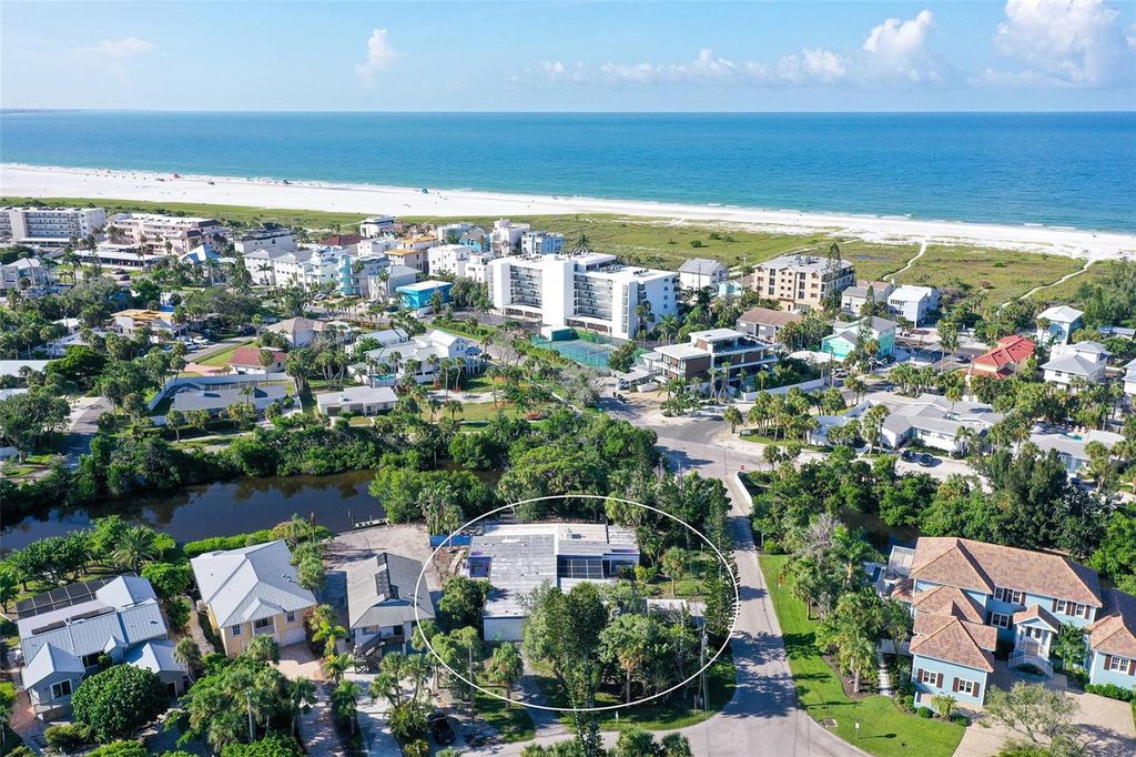 Photo of 2 Island Circle, Sarasota, FL 34242 (MLS # A4662842)