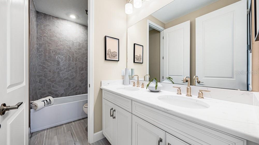 VICTORIA LAKES - Residential