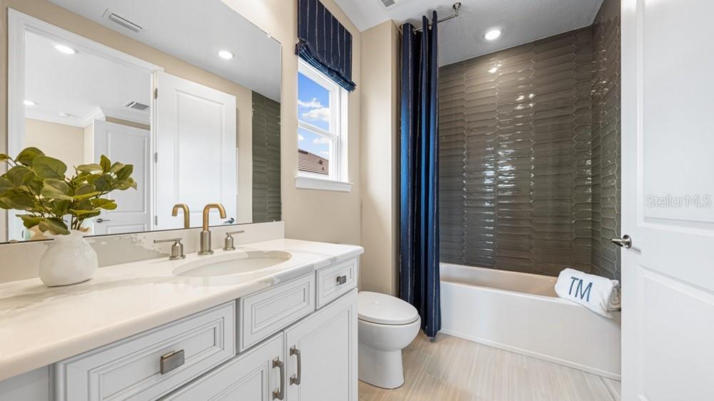 VICTORIA LAKES - Residential