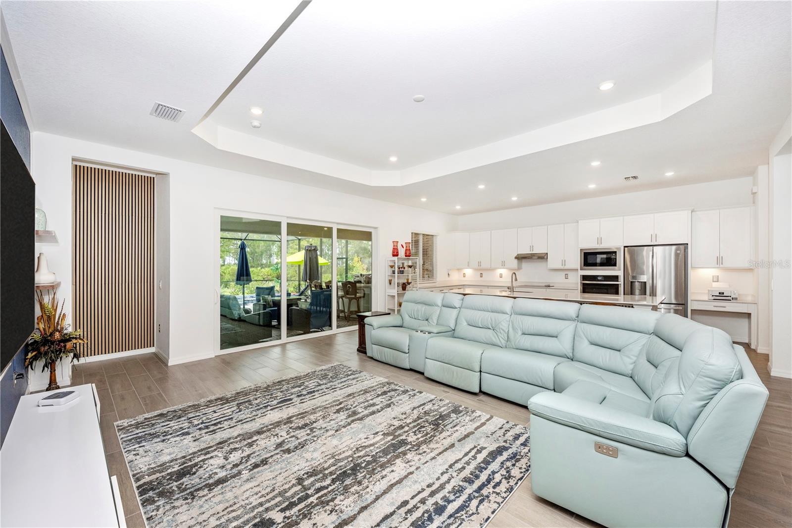 WELLEN PARK GOLF & COUNTRY CLUB - Residential Lease