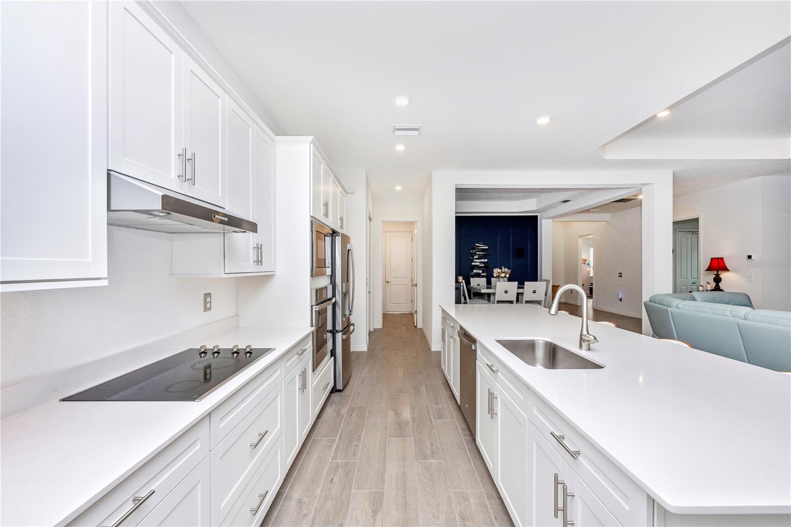 WELLEN PARK GOLF & COUNTRY CLUB - Residential Lease