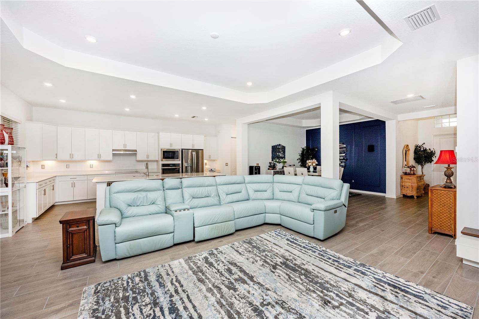 WELLEN PARK GOLF & COUNTRY CLUB - Residential Lease