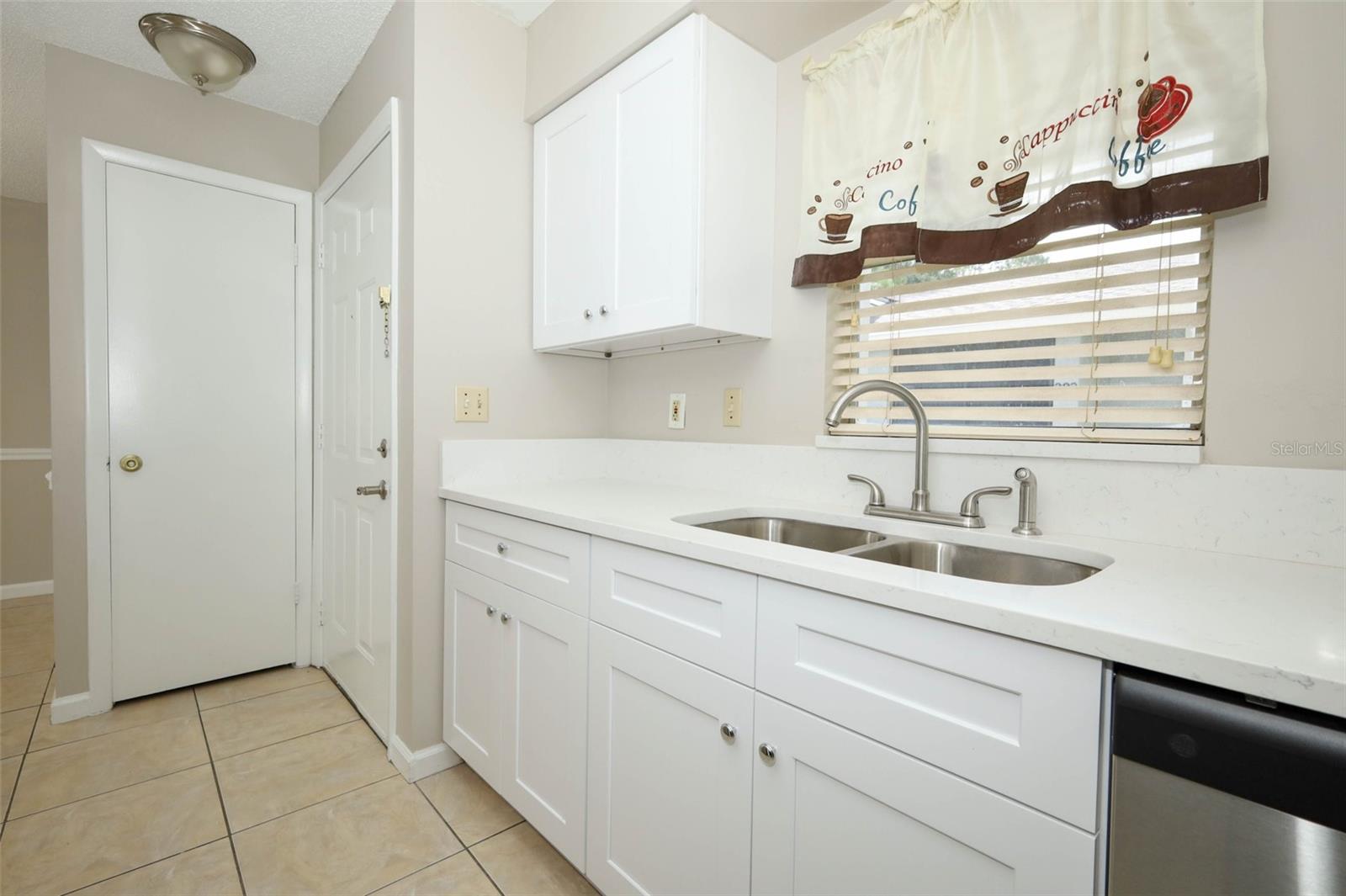 VILLAS/LK MARY - Residential Lease