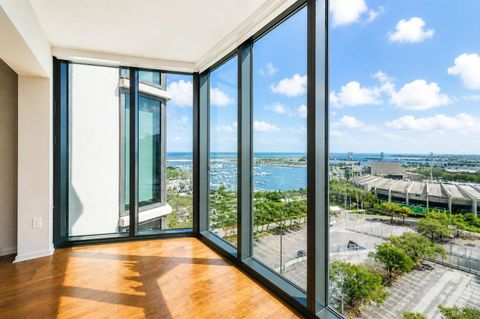 Photo of 1 Beach Drive SE #1207, St Petersburg, FL 33701 (MLS # TB8501895)