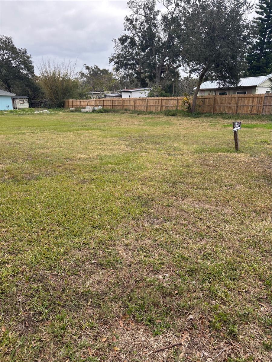 BEAUTIFUL CORNER LOT, IDEALLY LOCATED JUST MINUTES FROM NEW SMYRNA BEACH. WITH ITS CLEAR, FLAT TERRAIN, IT’S THE PERFECT PLACE TO BUILD YOUR DREAM HOME. DON’T MISS THE CHANCE TO EXPLORE THIS INCREDIBLE PROPERTY IN A QUIET NEIGBORHOOD!