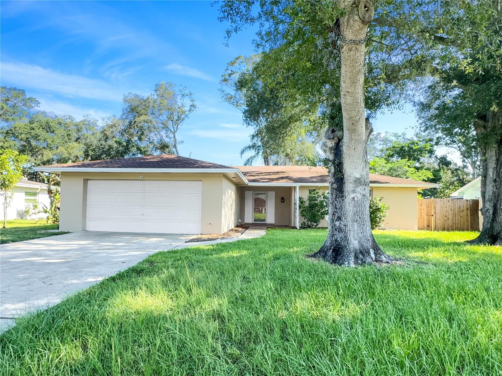"ONE FREE MONTH" To Be Applied on the First Full Month of Rent on a 12 month lease term.
No Application Fee for up to 2 approved applicants.
Welcome to this beautiful 4-bedroom, 2-bath home in desirable Dunedin, FL, offering 1,870 sq ft of spacious living! This light-filled home features an open layout with stylish tile flooring throughout, combining elegance and easy maintenance. The modern kitchen includes ample cabinetry, generous counter space, and a convenient layout perfect for entertaining. The large primary suite offers a private bath and walk-in closet, while three additional bedrooms provide flexibility for guests, family, or a home office. Ceiling fans throughout. Enjoy a 2 car garage for added storage and parking. Enjoy the Florida lifestyle with nearby parks, beaches, dining, and shopping just minutes away. Move-in ready and full of charm!
