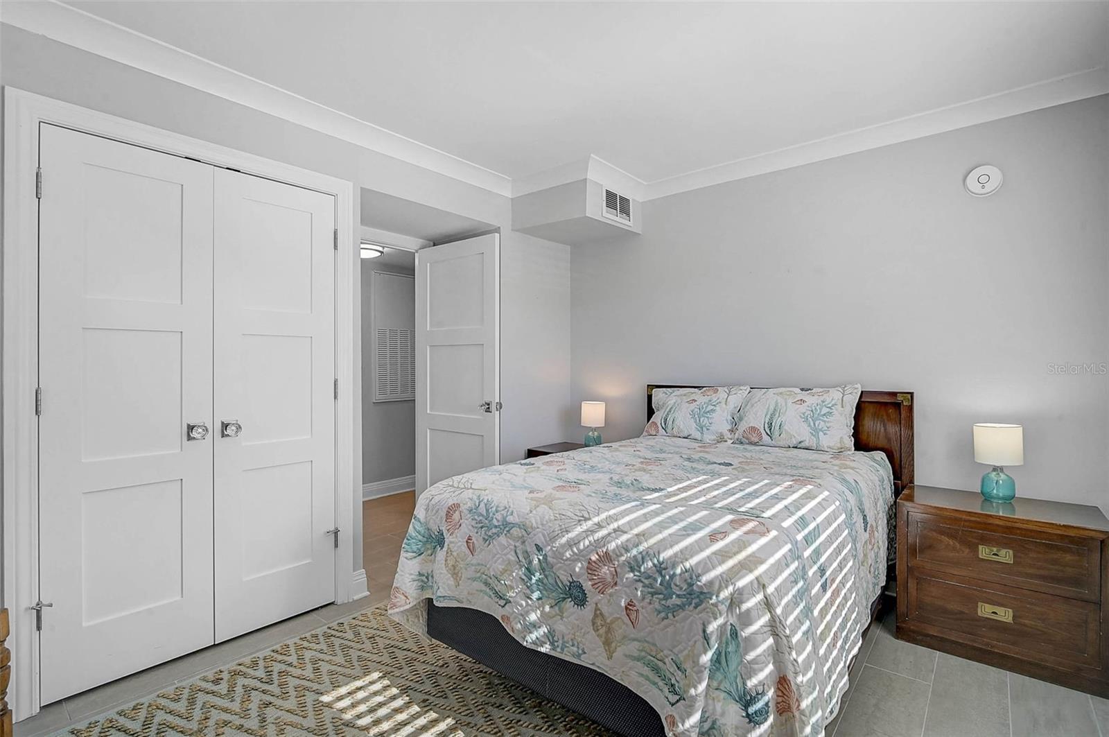 BAYSHORE ON THE LAKE APTS II SEC 2 - Residential