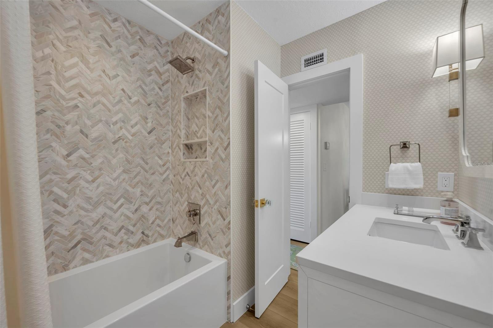 LAKE MAITLAND TERRACE APTS - Residential