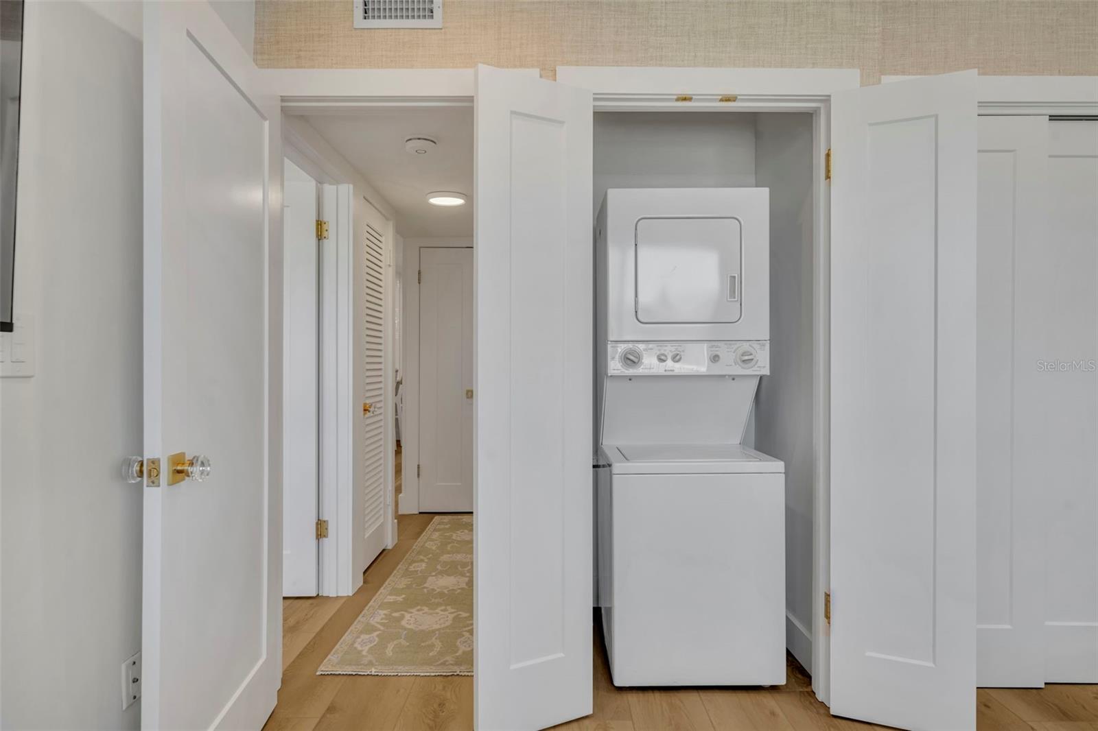 LAKE MAITLAND TERRACE APTS - Residential