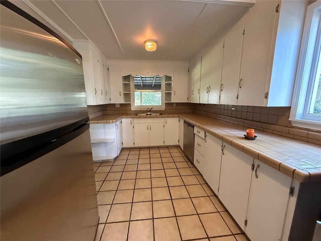 Photo of 915 E Walnut Street, Lakeland, FL 33801 (MLS # B4902156)