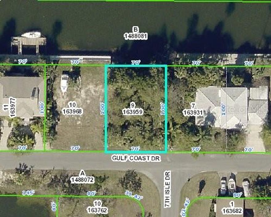 Build your Dream Home on a lot at Hernando Beach on a canal with direct access to the Gulf of Mexico.  Boating, Fishing and Scuba Diving with beautiful Sunsets.  Close to Restaurants, Shopping, Medical and Schools.  Minutes to Spring Hill.