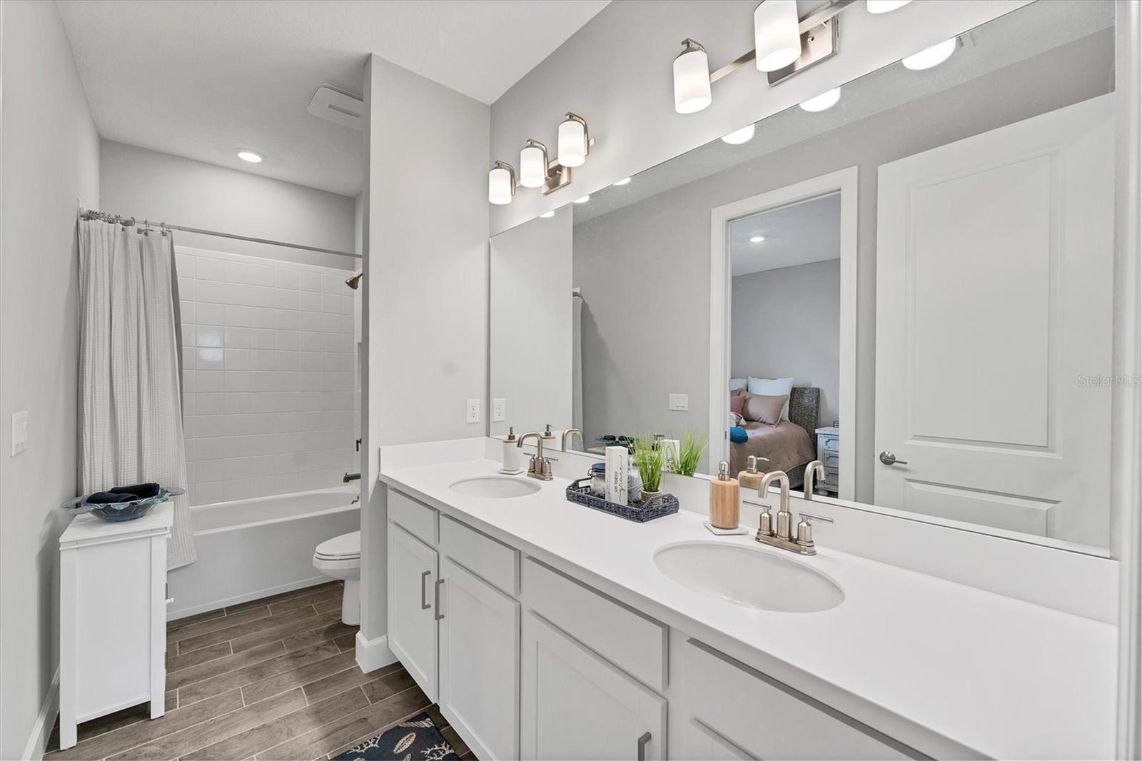 AZARIO ESPLANADE PH III SUBPH D - Residential