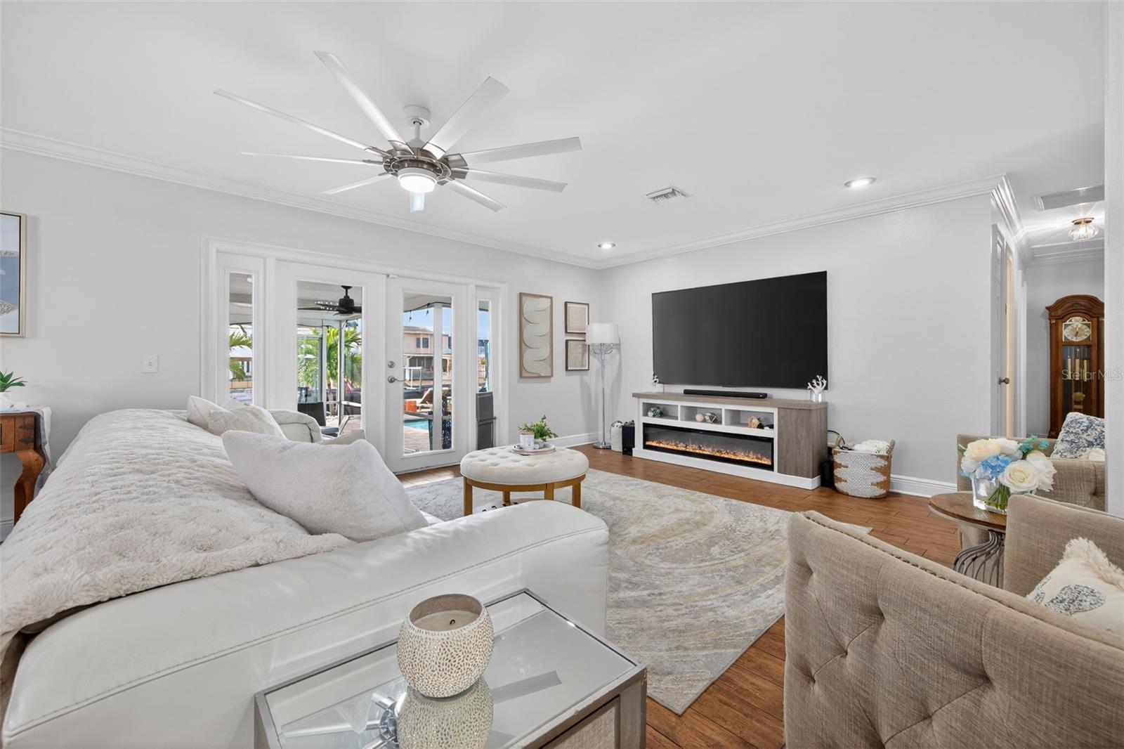 BAY CREST PARK - Residential