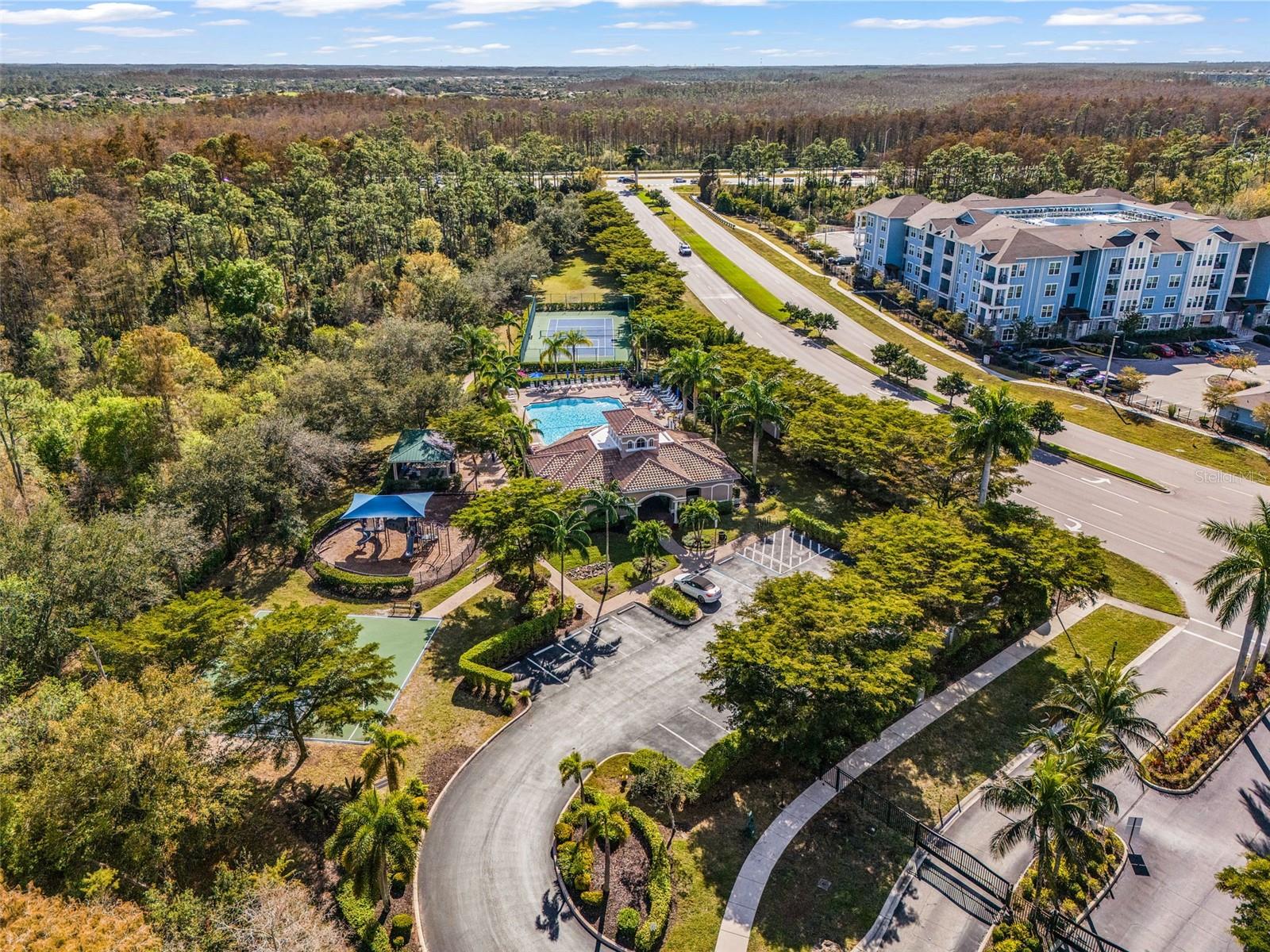 COLONNADE/FORUM - Residential