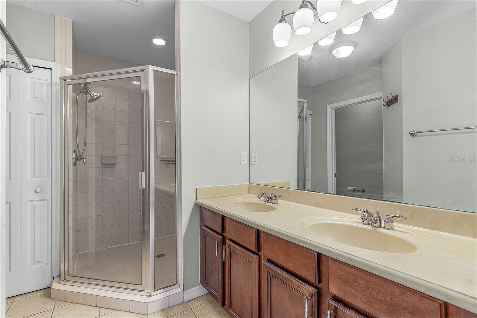 COLONNADE/FORUM - Residential