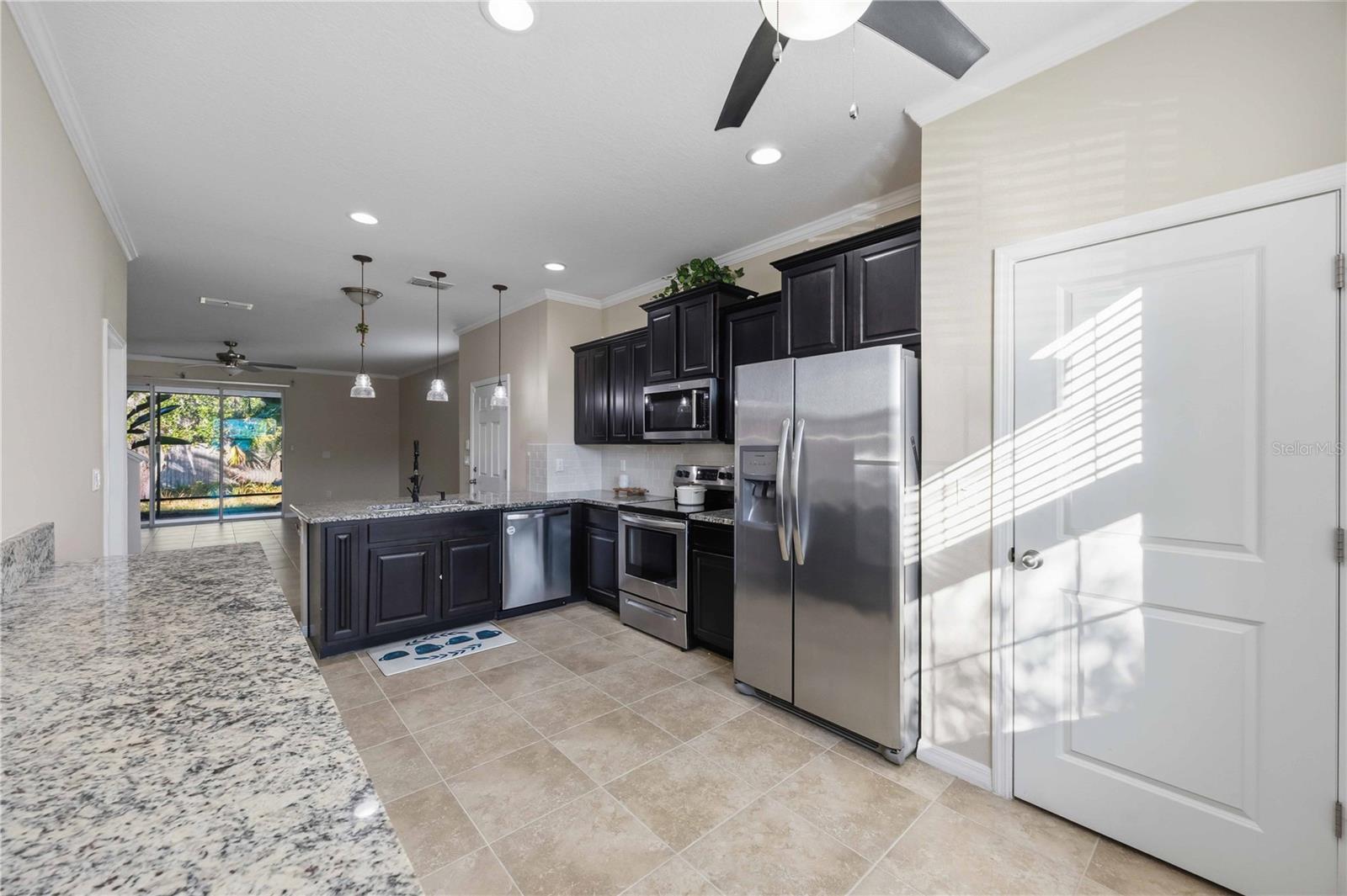 BAYTOWN SQUARE - Residential