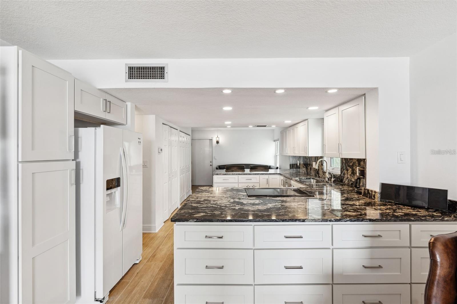 TAHITIAN TOWERS CONDO - Residential